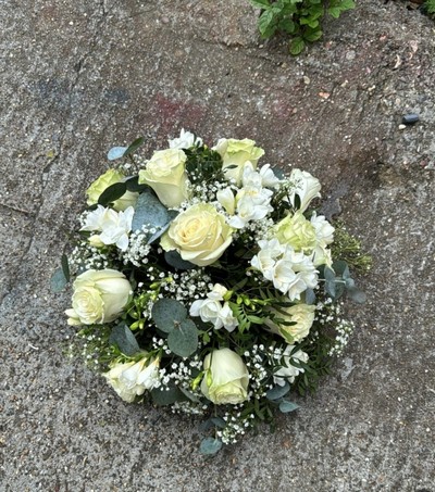 Classic roses and freesias funeral posy made by florist in Croydon for delivery in Croydon, Bromley, Beckenham, Orpington, Biggin Hill, Chislehurst, Elmers End, Selsdon, South Croydon, South Norwood, Keston