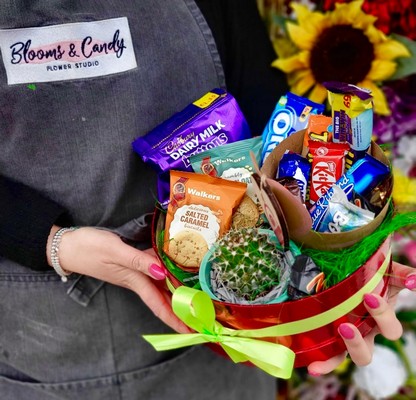 Hat box with sweets and plant, perfect hift for a boy or a teenager for same day delivery in Croydon.