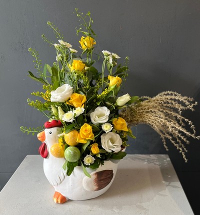 Easter chicken flowers arrangement with white and yellow flowers by florist in Croydon 