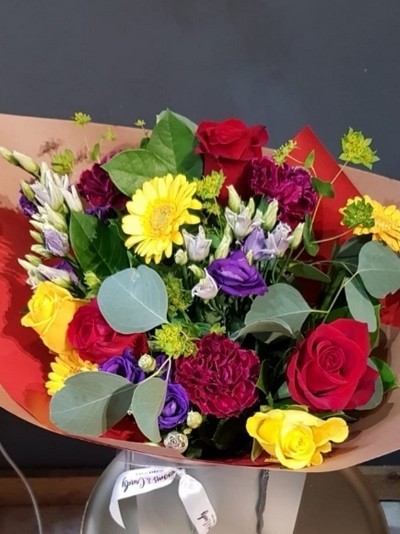 freestyle fresh flowers bouquet designed by local florist for Valentine's delivery in CR, South London, UK