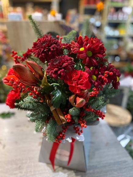 Christmas Flowers box made by florist in Croydon for Christmas 2024 delivery in Croydon, Beckenham and Bromley 