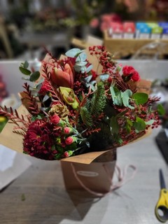 Amazing Christmas flowers made by local florist in Croydon, Surrey, UK  for guaranteed Christmas delivery 